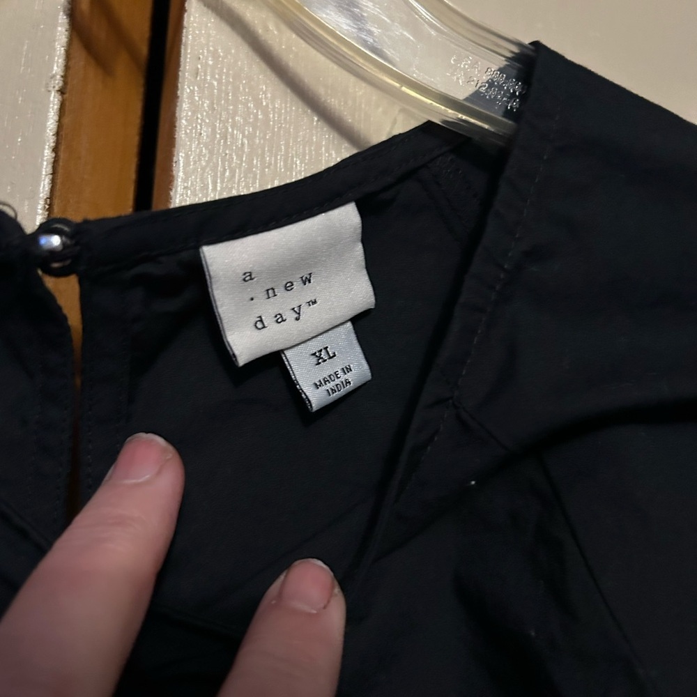 A New Day Black Boxy Crop Blouse - Picture 2 of 5